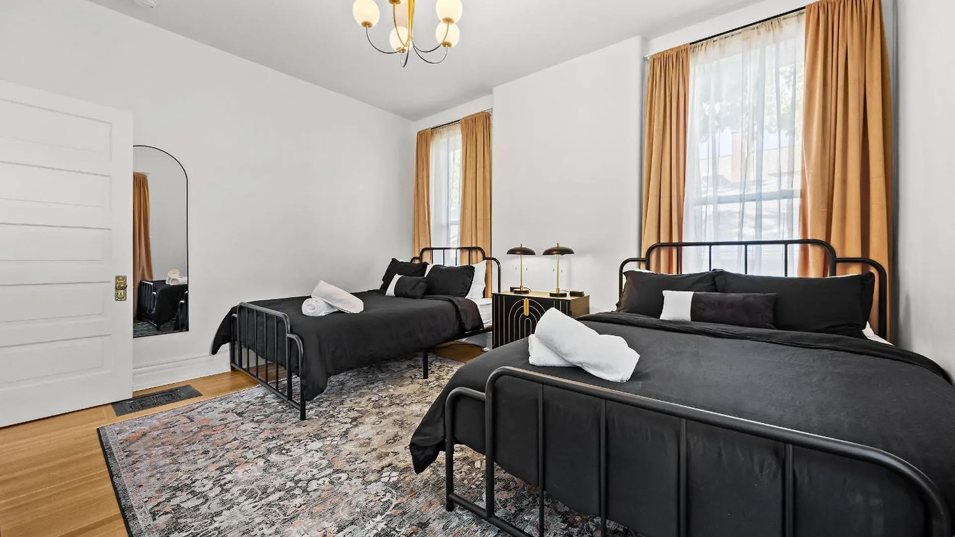 Holiday home Gatsby Estate Luxe 7Br Retreat With Game Room Louisville