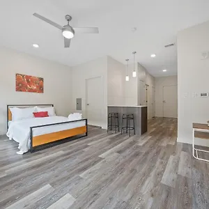  Apartment The Edge On 4th By Airriva